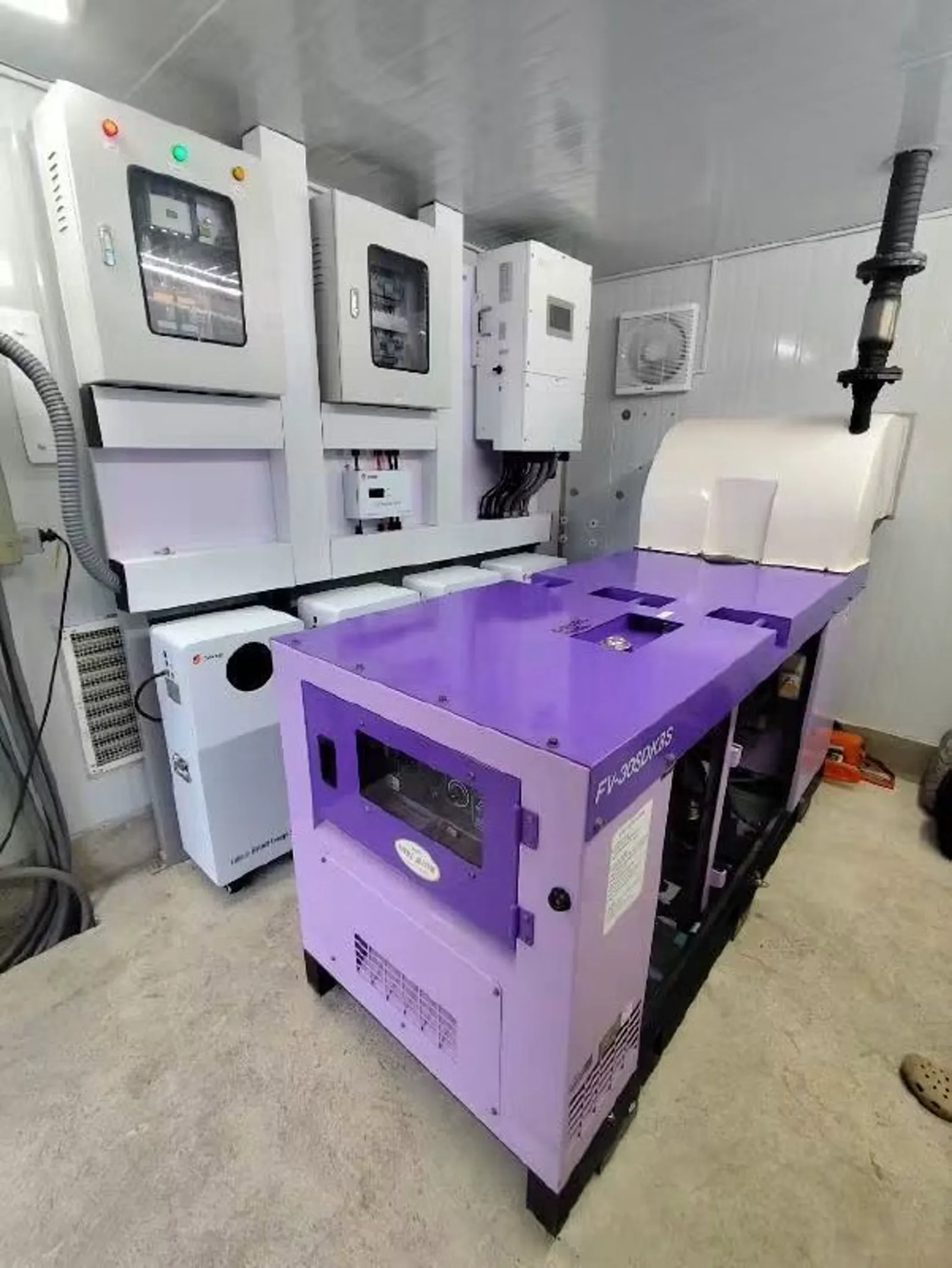 SRNE hybrid inverter and charge controller close-up
